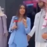 Repórter da Arábia Saudita sofre assédio de robô durante apresentação de jornal.
