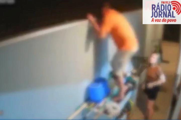 Homem é morto com tiro na cabeça ao tentar observar casa do vizinho