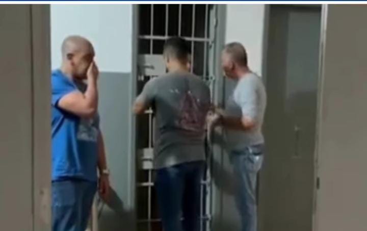 Pai é preso suspeito de matar a própria filha. Pai é preso suspeito de matar a própria filha.