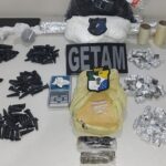 Mulher é presa por suspeita de tráfico de drogas no bairro Santos Dumont.
