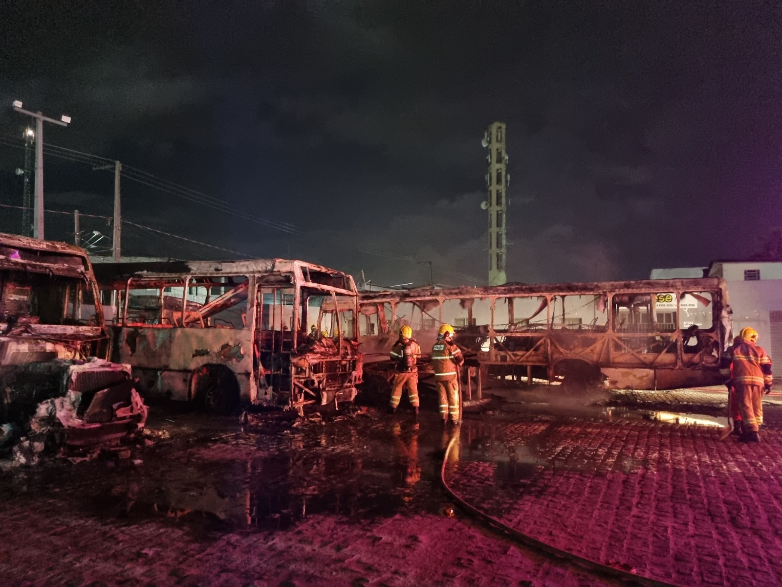 Incêndio atinge quatro caminhões estacionados em posto de combustível em Cristinápolis