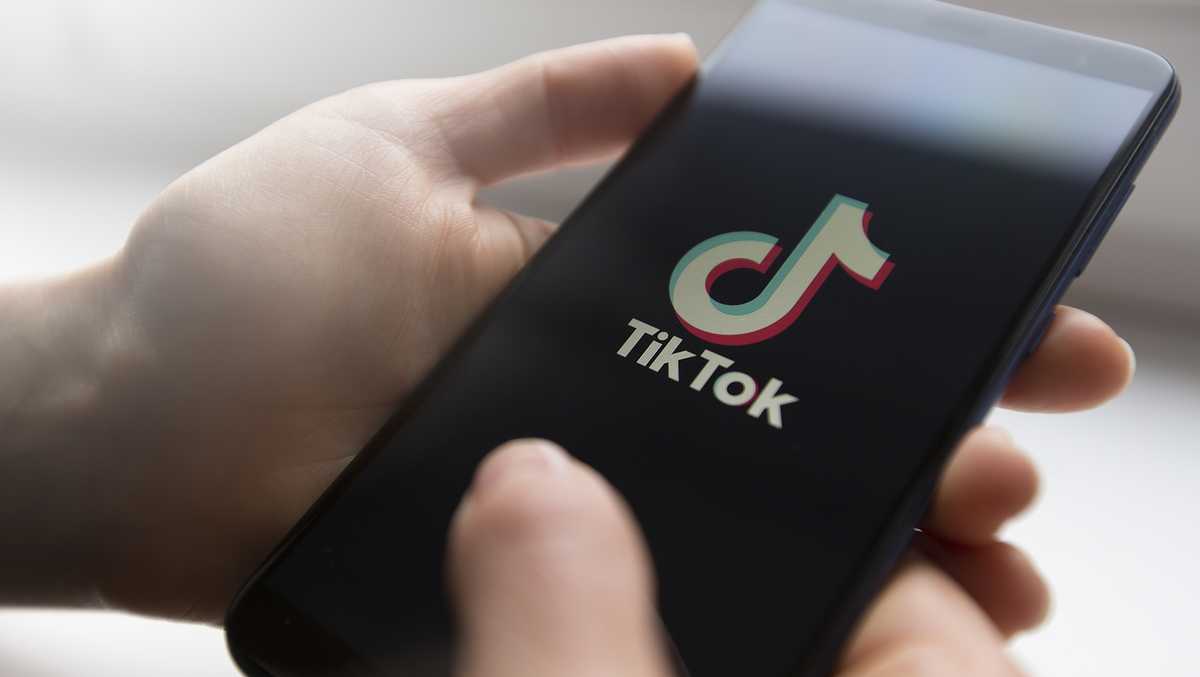 Deputados dos EUA aprovam lei que pode proibir o tik tok no País.