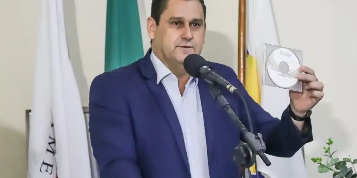 Prefeito de Pirapora (MG) cita quarto poder “poder da putaria “ durante discurso Prefeito de Pirapora (MG) cita quarto poder “poder da putaria “ durante discurso