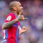 Daniel Alves paga fiança de 1 milhão de euros e deve deixar prisão em Barcelona