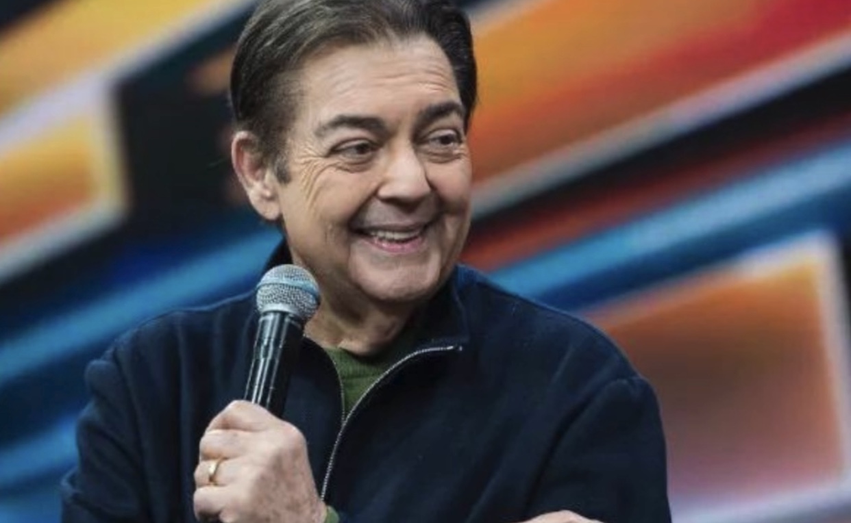 Faustão recebe alta após quase dois meses internado