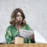 Vereadora de São Paulo retira sua peruca em protesto contra ataques que sofreu nas redes sociais