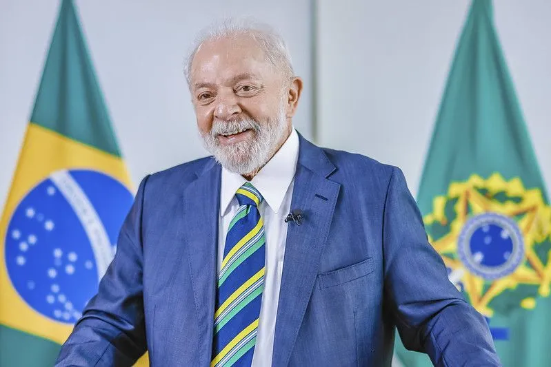 Lula não consegue controlar gastos em cartões de crédito do governo