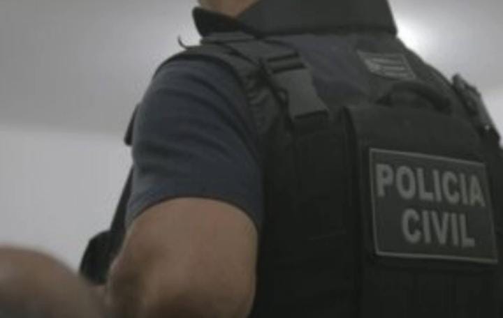 Mulher é presa por repassar dinheiro falso em Aracaju. Mulher é presa por repassar dinheiro falso em Aracaju.