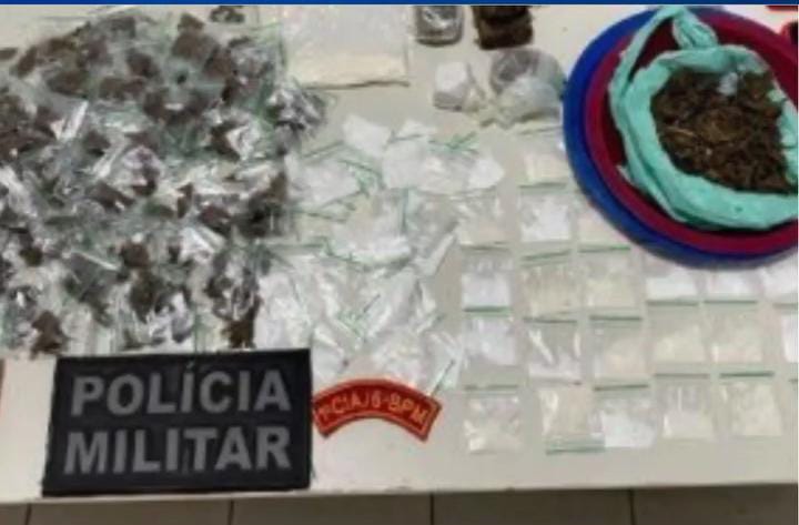 Três pessoas foram presas por suspeita de envolvimento com o tráfico.