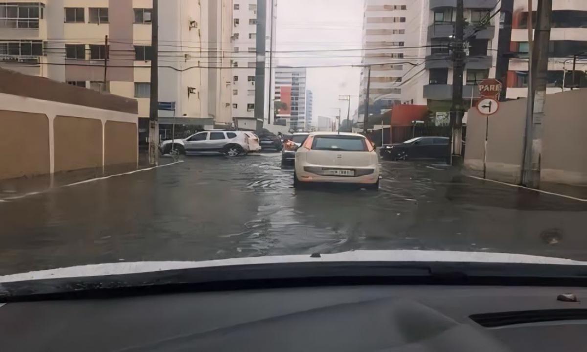 Aracaju está sob alerta de chuvas fortes até a tarde desta quarta-feira, 24