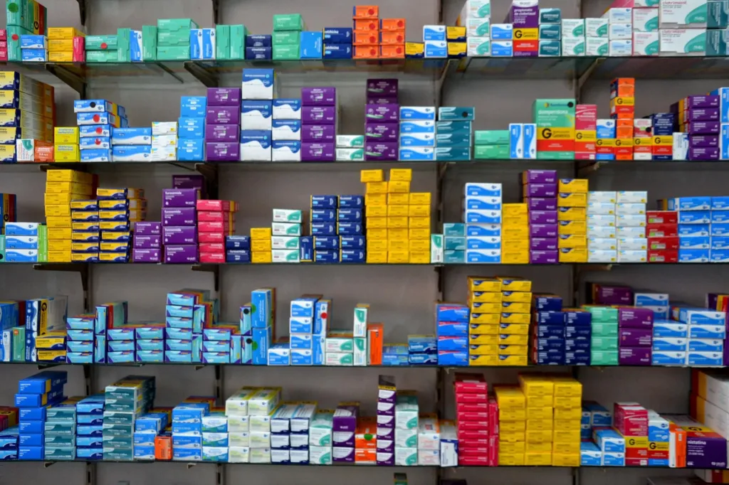 Preços dos medicamentos podem ser superiores ao valor do reajuste de 4,5% autorizado pelo Governo Federal Preços dos medicamentos podem ser superiores ao valor do reajuste de 4,5% autorizado pelo Governo Federal