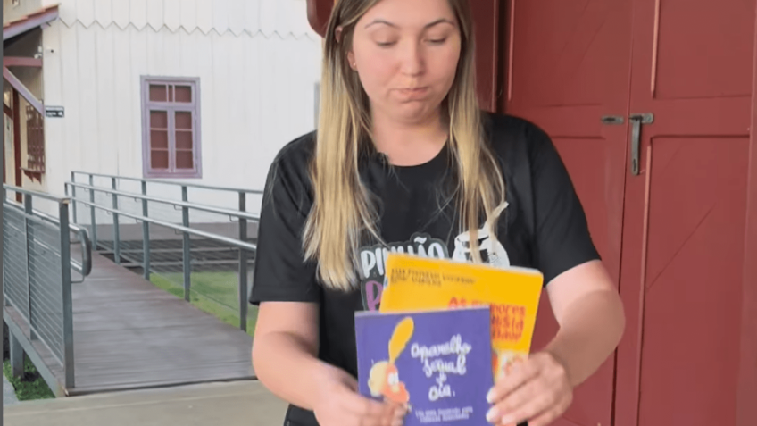 Prefeita de Santa Catarina descarta livros da mundoteca alegando falta de valores