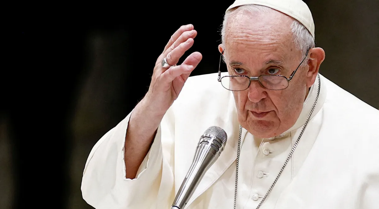 O vaticano considera aborto e cirurgia de mudança de sexo como uma ameaça