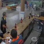 Duas pessoas morreram  durante um tiroteio em campo de futebol