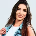 Cantora capixaba realiza show com apenas seu pai na plateia