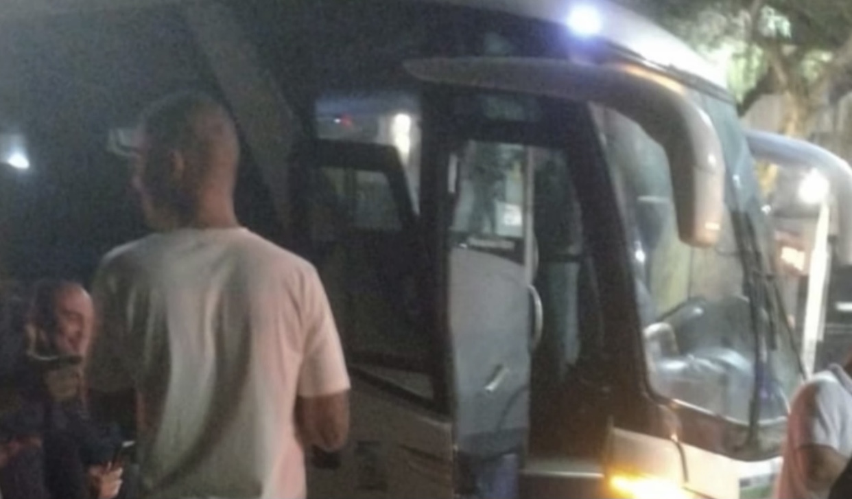 Homem morre durante tentativa de assalto em coletivo que transportava 28 PMs