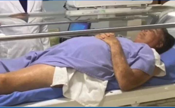 Bolsonaro é transferido para hospital de SP após apresentar quadro de erisipela e fortes dores abdominais Bolsonaro é transferido para hospital de SP após apresentar quadro de erisipela e fortes dores abdominais