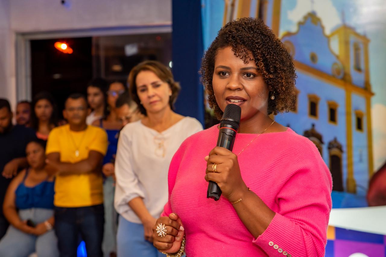 Após caso de descriminação racial, Clécia Carvalho (PT) falou sobre o ocorrido em entrevista com George Magalhães