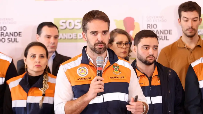 O Governador do RS está sendo criticado após declarar que doações impactam o comércio local O Governador do RS está sendo criticado após declarar que doações impactam o comércio local