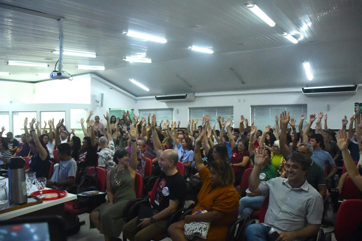 Professores da rede estadual e docentes da UFS permanecem em greve Professores da rede estadual e docentes da UFS permanecem em greve