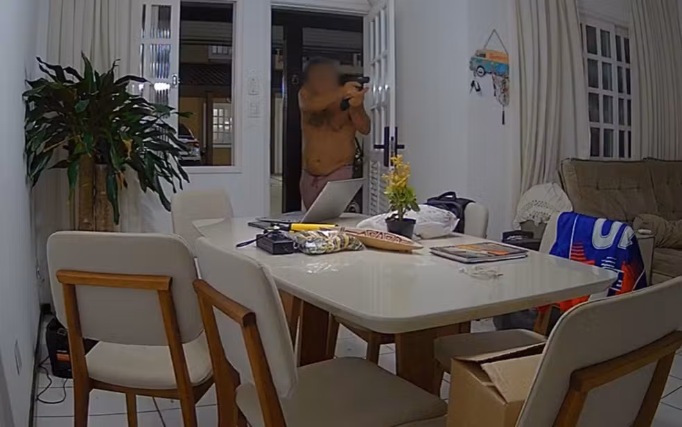  Troca de tiros entre vizinhos em bairro de luxo em Salvador viraliza na web. 