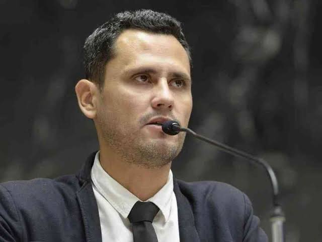 Senador denuncia Davi Brito – ex bbb – ao Ministério Público por usar dinheiro de doações ao Rio Grande do Sul