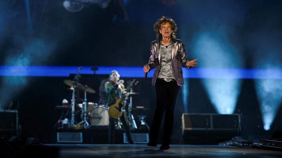 Mick Jagger aos 80 anos mostra vitalidade e presença de palco surpreendendo fãs em turnê