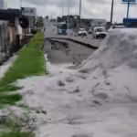Duas casas foram interditadas em Aracaju após o asfalto ceder.