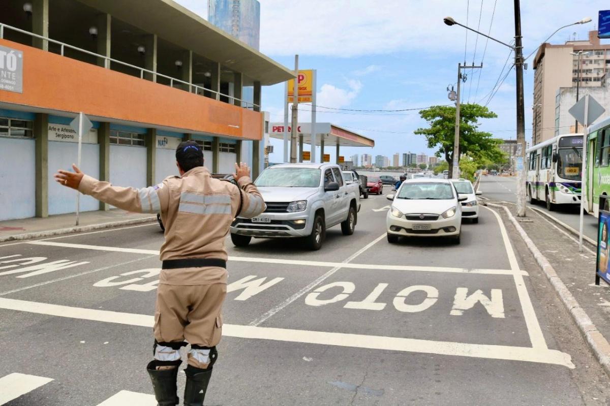 Por conta da demolição do prédio A. Fonseca, o trânsito no Centro será modificado neste domingo (5)