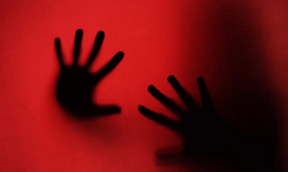 Marido decepa dedo da esposa em tentativa de feminicídio em Aracaju.