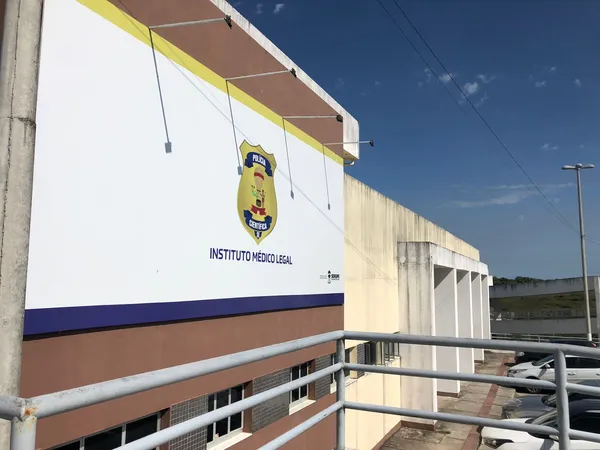 Jovem é assassinado a golpes de faca em Dores.