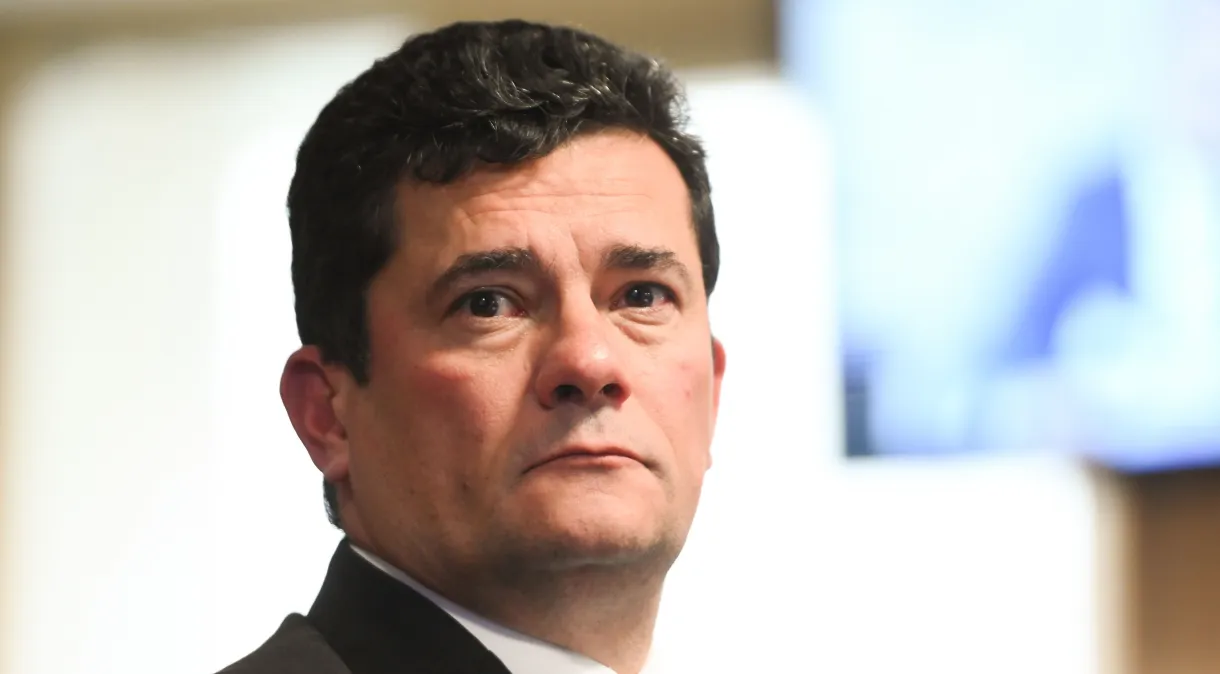 Sergio Moro se torna réu, por unanimidade, pelo crime de calúnia contra Gilmar Mendes e é flagrado contando à sua esposa, via whatsapp, a notícia