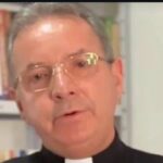 PADRE CONFESSOU sexo com Jovem no interior da Igreja