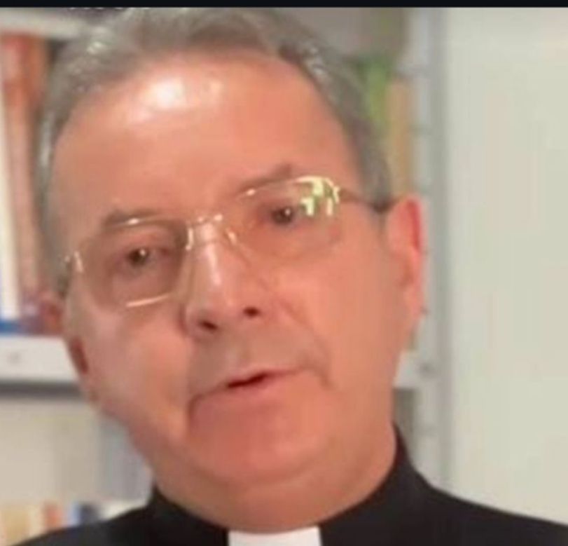 PADRE CONFESSOU sexo com Jovem no interior da Igreja