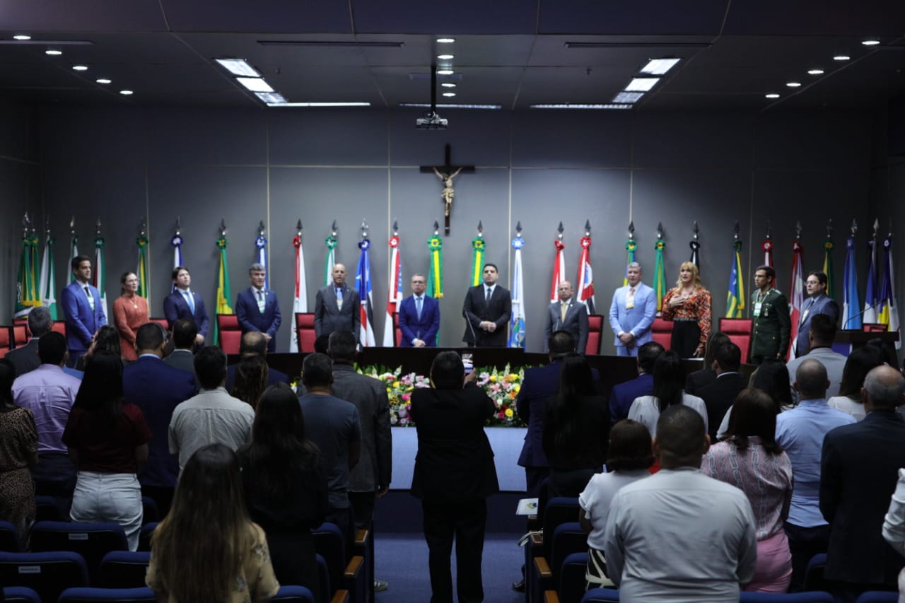 Deputados estaduais, prefeitos, vereadores, juristas e técnicos legislativos reuniram-se para o 2º Encontro do Fórum Permanente das Comissões de Constituição Deputados estaduais, prefeitos, vereadores, juristas e técnicos legislativos reuniram-se para o 2º Encontro do Fórum Permanente das Comissões de Constituição