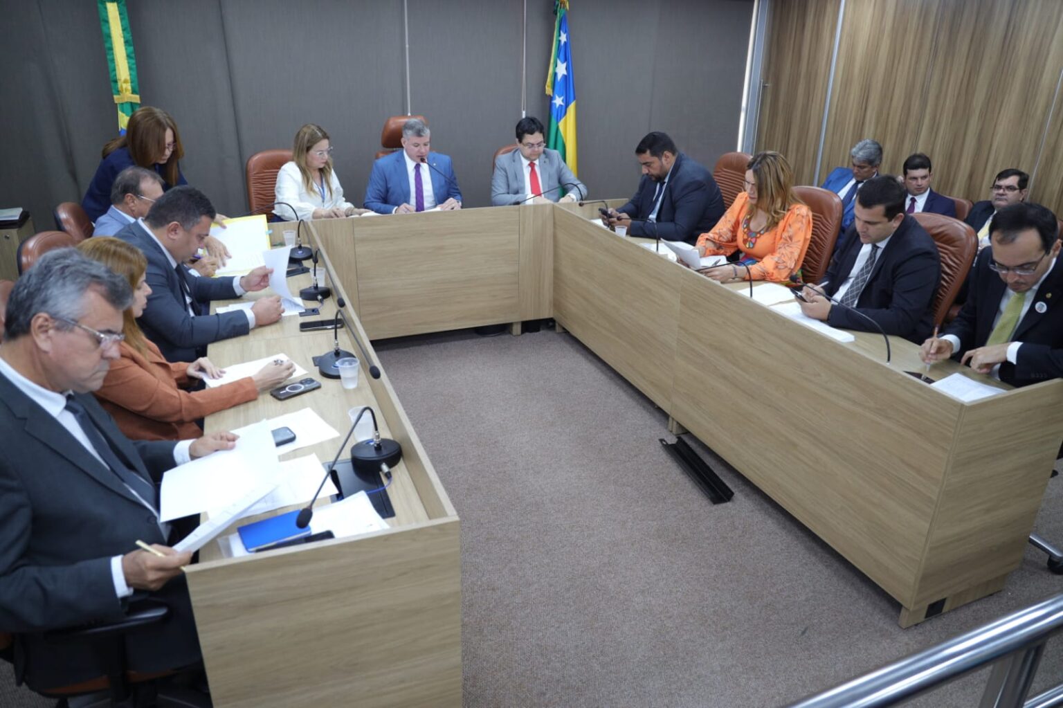 Deputados aprovam PEC que estende licença-maternidade para servidoras que adotam adolescentes
