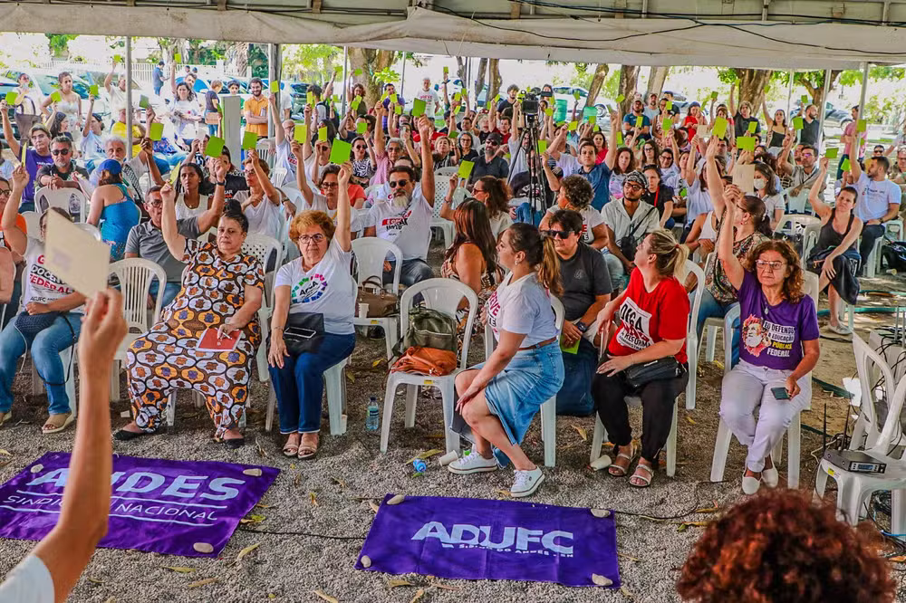 Docentes das Universidades Federais decidem por encerrar a greve em todo o país Docentes das Universidades Federais decidem por encerrar a greve em todo o país