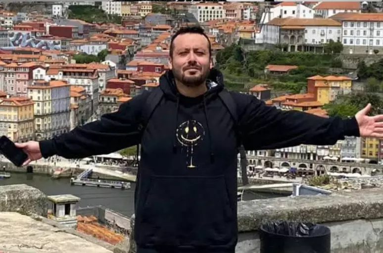 Ator chileno foi encontrado morto após sair com duas mulheres que conheceu no Tinder Ator chileno foi encontrado morto após sair com duas mulheres que conheceu no Tinder