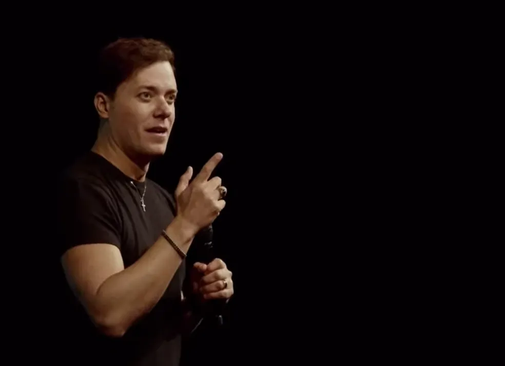 André Valadão incentiva os pais a não enviar seus filhos à faculdade