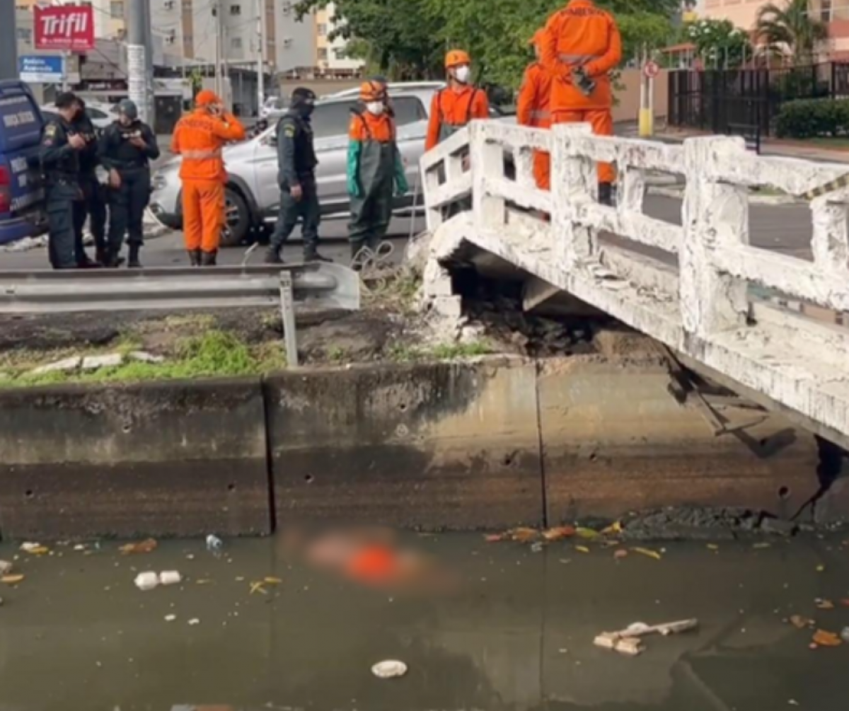 Um corpo foi visto boiando em canal do bairro 13 de Julho em Aracaju Um corpo foi visto boiando em canal do bairro 13 de Julho em Aracaju