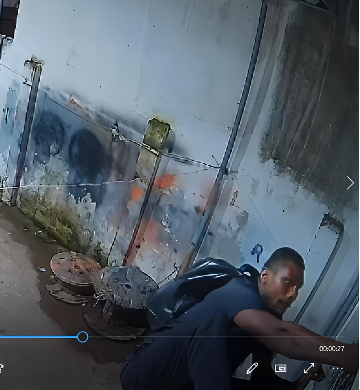 Homem é flagrado pulando muro de empresa para furtar eletrônicos