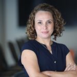 Superintendente da CNseg, Carla Simões, é eleita uma das feras da comunicação pelo TOP Mega Brasil