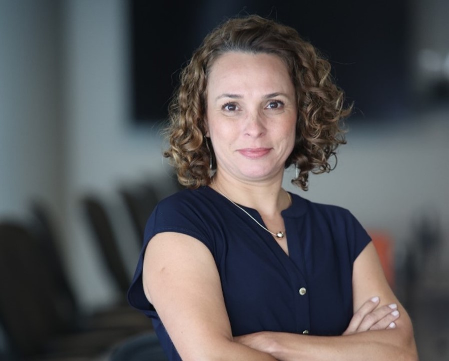 Superintendente da CNseg, Carla Simões, é eleita uma das feras da comunicação pelo TOP Mega Brasil