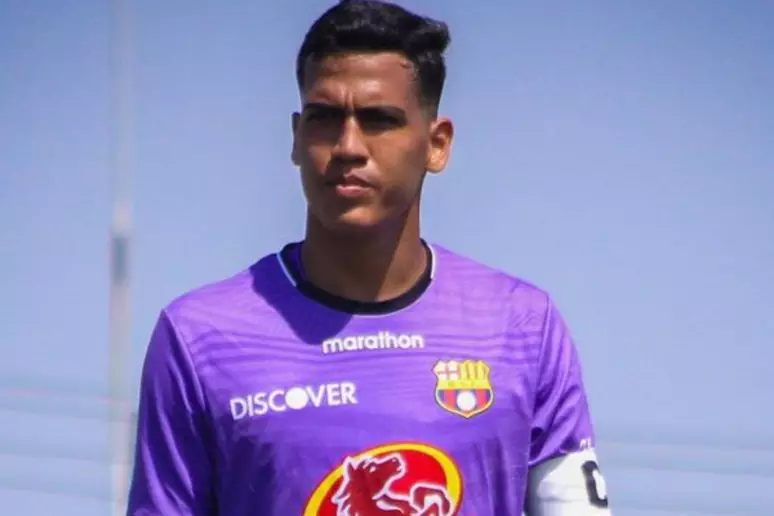Jovem goleiro morre, aos 20 anos, após bater a cabeça em banheiro Jovem goleiro morre, aos 20 anos, após bater a cabeça em banheiro