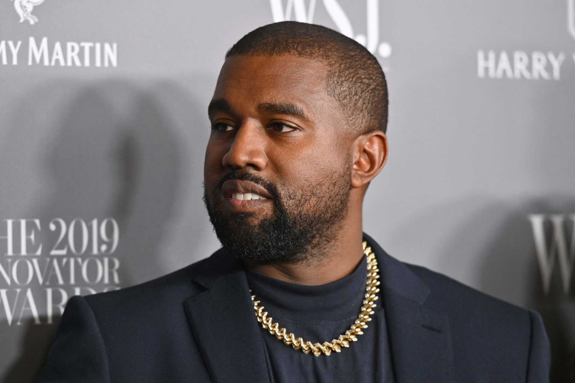 Kanye West é acusado, por ex-funcionários, de bullying, racismo e envio de pornografia