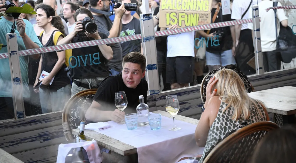 Moradores de Barcelona protestam contra turistas