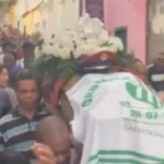 “Este enterro virou uma festa” cortejo fúnebre viraliza na internet por sua irreverência