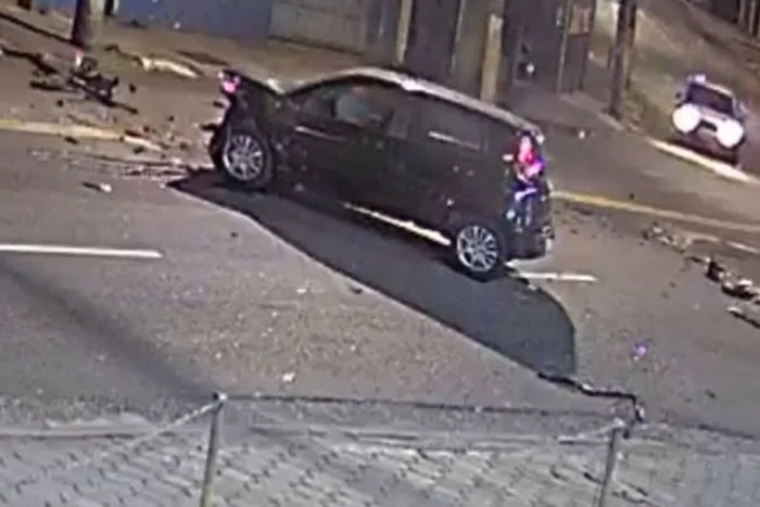 Jovens responsáveis pela morte de um motorista de aplicativo compraram dois “combos” de vodka e um licor em um bar momentos antes da batida Jovens responsáveis pela morte de um motorista de aplicativo compraram dois “combos” de vodka e um licor em um bar momentos antes da batida