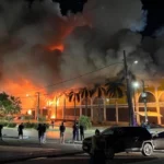 Shopping Popular de Cuiabá foi destruído em grande incêndio durante esta madrugada