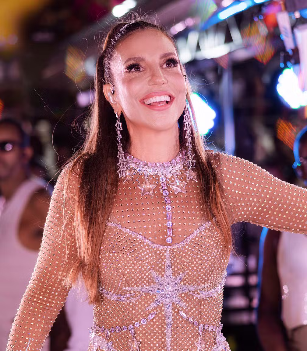 A cantora Ivete Sangalo, supostamente, pede para sua equipe jogar fora bolo presenteado por fãs